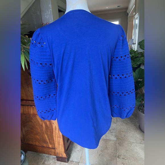 Chico’s ladies  blue puff sleeve top excellent condition. Medium NWOT. - Picture 7 of 9